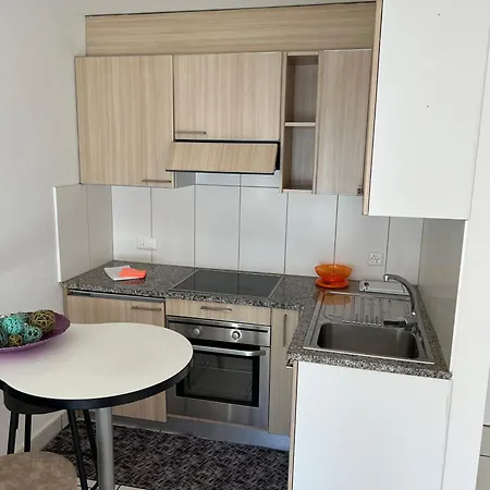 Soleggiato Bilocale Residenziale - Via Pra Dei Vizi Apartment